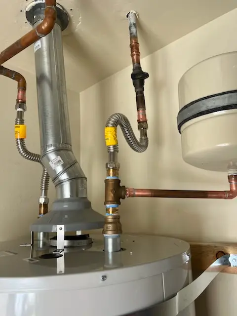 Water heater installation and plumbing repair in Farragut Square